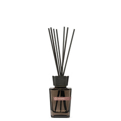 Locherber Milano Raumduft Café Satin in luxuriöser Glasvase mit Stäbchen und einem Inhalt von 250ml.